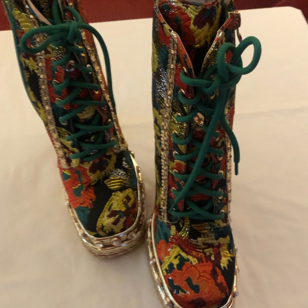 Azalea Wang Platform Boots Red Green Gold Tapestry Embellished Size 8.5 STUNNING - Picture 9 of 16